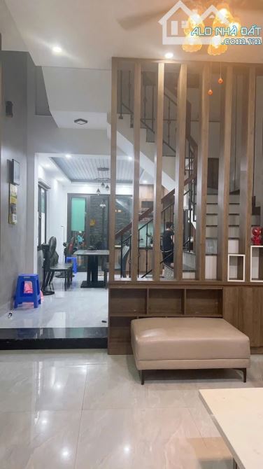NHÀ 3 TẦNG ĐẸP KIỆT 5M TÔN ĐỨC THẮNG - XE ĐẬU 24/24 - SÁT ĐẠI HỌC SƯ PHẠM- NHỈNH 4 TỶ