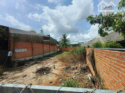 ĐẤT NỀN NGANG 10M, DÀI 30M, NGAY SÁT KHU CHỢ, MẶT TIỀN CHO THUÊ 15TR/THÁNG