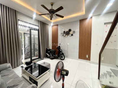 CMT 8 - BỜ KÈ HOÀNG SA, 4.4x10, 4T BTCT, sáng bừng Ngã Tư Bảy Hiền.