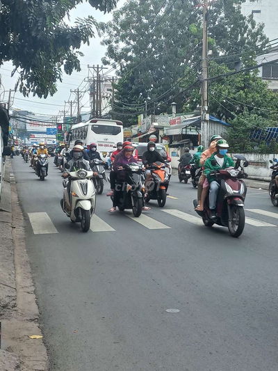 Nhà này không mua tiếc lắm AC ạ chủ bán lổ căn nhà sang trọng Dt khủng