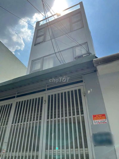 Nhà HXH  3 lầu 3pn có máy lạnh thích hợp gia đình nhóm bạn ở