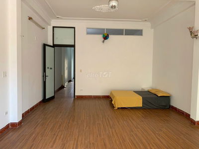 Cho thuê nhà mới 4 tầng 6PN Ngô Quyền. Sát đầu cầu Rồng