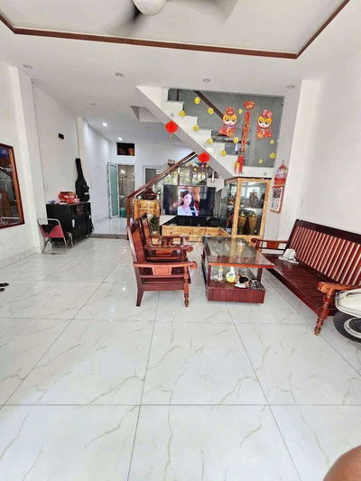 BÁN NHÀ 3 MÊ ĐÚC 
DT 61m
Công năng: 5pn,3 wc, p thờ, sân phơi
Hướng đô