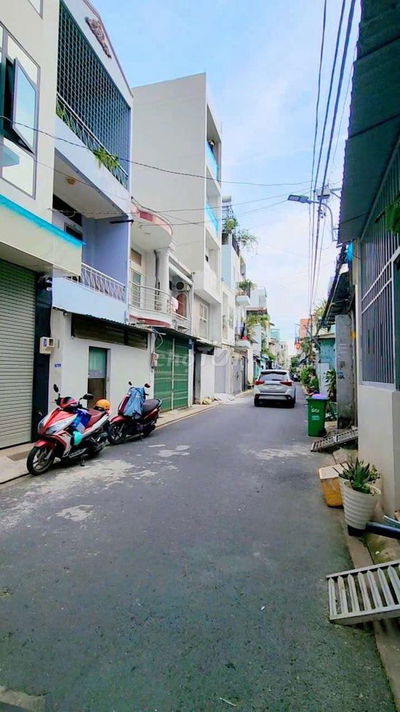 Bán nhà phố vị trí trung tâm tân  phú  tiên ích bao quanh dân trí cao