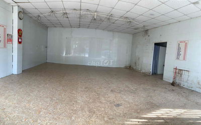 Cho thuê mặt bằng cấp 4 ngang 10m đường Đống Đa