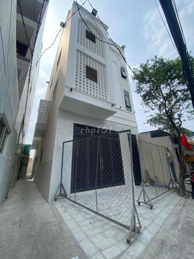 Nhà 2 tầng mới xây hẻm xe hơi, 120m2, 2 phòng ngủ, sát Aeon Bình Tân