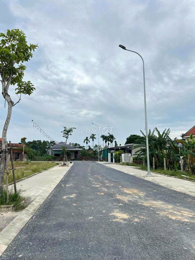 Bán lô đất dãy 2 Lê Lợi đường nhựa dự án 15m