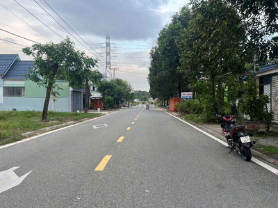 Bán đất phú tân 5x30 đường thông dài trong khu dân cư gần chợ
