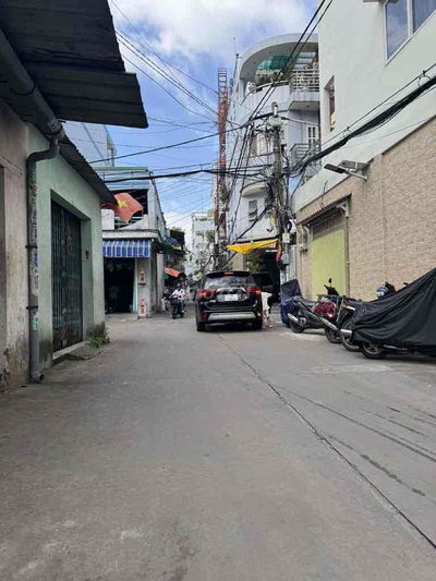 Quận 11, Nhà Lạc Long Quân, P3, ngang lớn đến 7m, xe hơi vô nhà