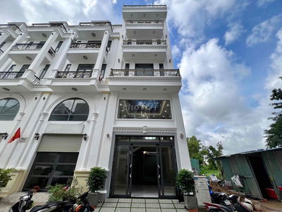Bán Nhà Phố Hiện Đại Hoàng Quốc Việt Q7-Có Thang Máy-Cạnh PMH -5x12.3m