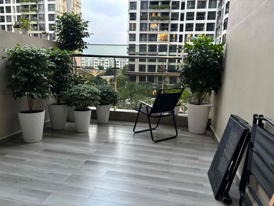 Bán căn hộ sân vườn view hồ bơi đông nam