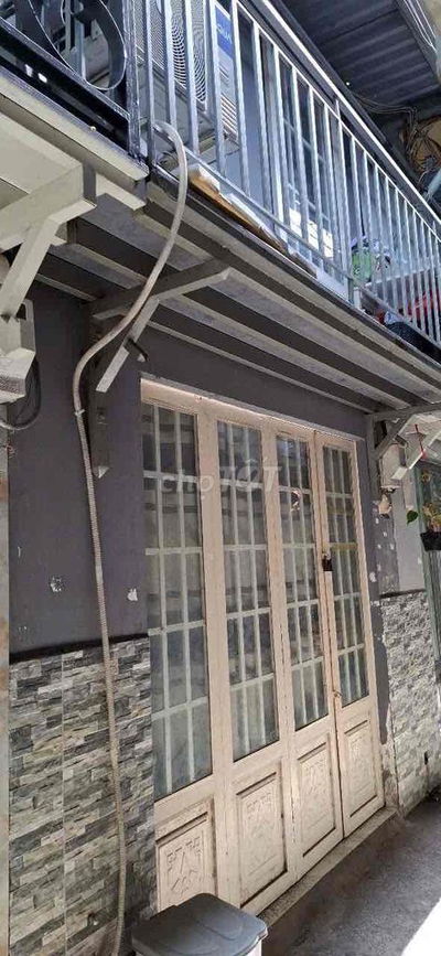 nhà shc cách chợ hiệp thành 300m.DT:32m x 4m đúc suốt .