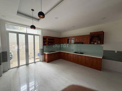 Cho thuê nhà mặt phố mới sửa 102m2, 45 triệu, Phước Hải, Nha Trang