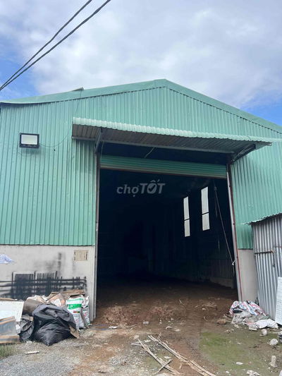 Cho thuê kho xưởng đẹp giá tốt mặt tiền Nguyễn Xiển 300m/17tr