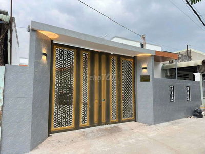 Bán nhà thổ cư sân vườn 10 x 24 m vuông vức