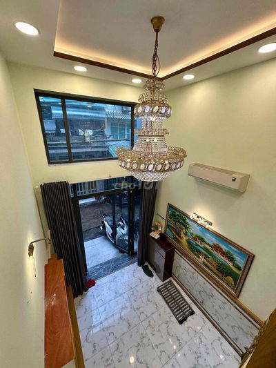 CẦN BÁN NHÀ TRUNG TÂM QUẬN 10 ĐẸP LUNG LINH FULL NỘI THẤT XỊN Ở NGAY .