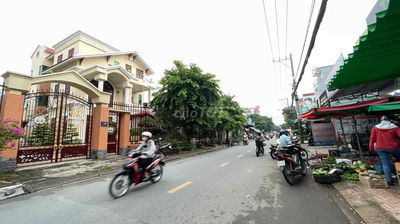 🆘TỔNG GIAM 3 🧄 👉CĂN BIỆT THỰ  gốc 2 MTKD đường20m  gần CHƠ