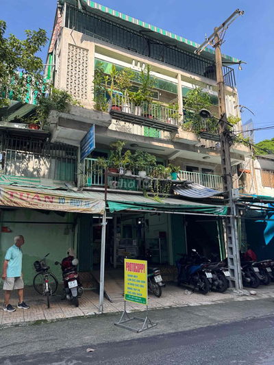 cho thuê mat bằng tầng trệt 120m2.,kho 38m2,mặt tiền Đỗ Ngọc Thạch