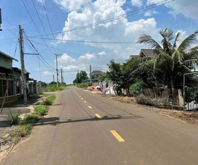 Ngay Trung Tâm Thị Trấn Đất Đỏ, 10x67, có 60 thổ cư , đường nhựa lớn