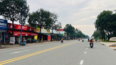 tôi cần bán gấp lô đất liền kề chợ, đối diện khu công nghệp mỹ phước,