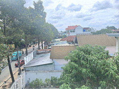 Bán nhà 1 trệt , 2 lầu , mặt tiền đường Nguyễn Văn Trỗi 5×25 tc 100m