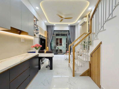 Chính chủ cần bán nhà 1 trệt 1 lầu 2pn 2wc gần chợ shc thổ cư 100%