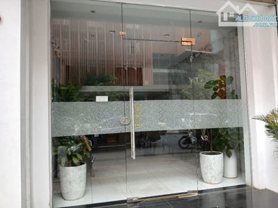 Cho thuê nguyên căn 100m2, 20m ra MT Đề Thám, Q1, giá 11 triệu ngay ngã 4 Nguyễn Thái Học