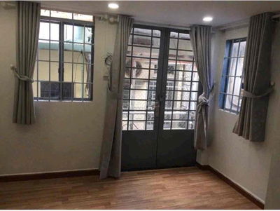 nhà Trần Hưng Đạo -2 lầu-2Pn còn mới đẹp