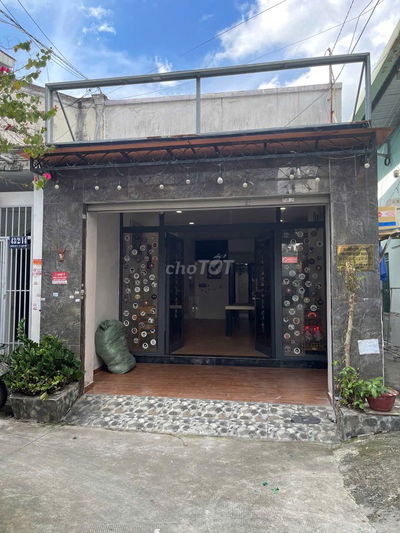 Cho thuê nhà Nguyên căn. Giá 12 tr. Hiện trạng nhà cấp 4 sạch sẽ