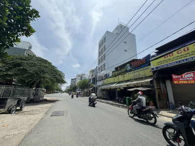 Mặt tiền Phạm Văn Bạch, dt 4x15m , vị trí sầm uất, dct 15tr/ tháng