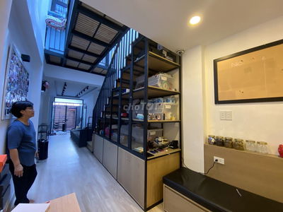 Nhà 7,9 tỷ hẻm 5m sau căn Mặt Tiền đường Đinh Tiên Hoàng giáp Quận 1