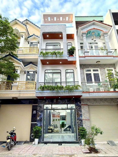 4,95 Tỷ Nhà Phố 3 Tầng Hoàn Công gần Ngã tư Miếu Ông Cù chợ Phú Phong