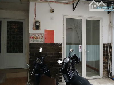 20m ra MT Nguyễn Thị Minh Khai, Q1, cho thuê giá 9 triệu/ tháng, Ở kết hợp kinh doanh