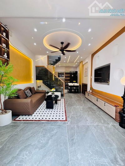 Bán nhanh căn nhà đẹp 50.4m2 ngay Phổ Quang, Phú Nhuận. Giá: 3 Tỷ 820. SHR, nhiều tiện ích