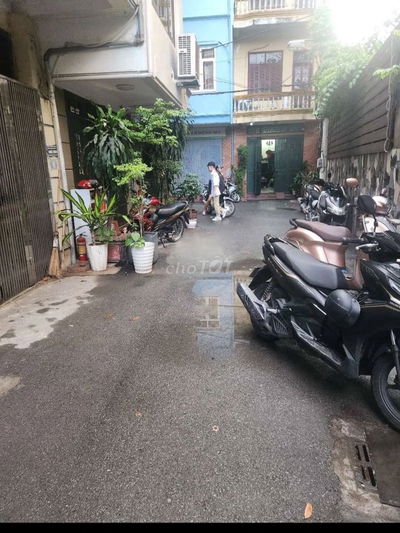 Cho thuê nhà ngõ ô tô Khương Trung, 3.5 tầng x 42m2, 3PN, 3 WC, 10.5