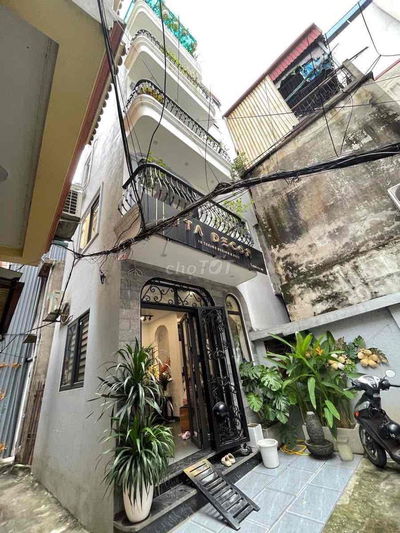 Cực hiếm Đại La, lô góc 3 thoáng  trước nhà sân rộng,thang máy 32m