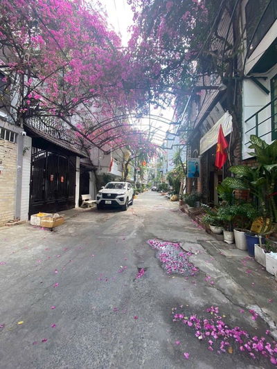 Bán nhà hẻm xê hơi Ung Văn Khiêm 4 tầng (4x14m) ngay ĐH Hutech 11.8 tỷ