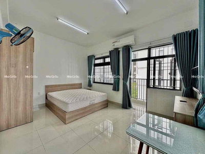 CĂN HỘ FULL NỘI THẤT CÓ BAN CÔNG LỚN NGAY TRUNG TÂM TÂN BÌNH