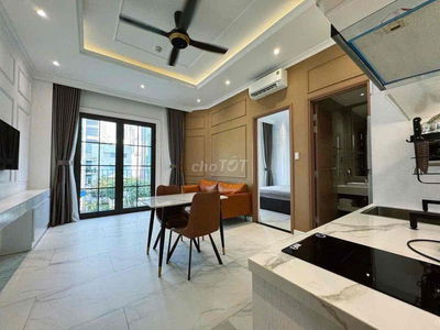 CHO THUÊ CĂN HỘ FULL NỘI THẤT TÁCH BẾP GIÁ RẺ GẦN CHỢ BẾN THÀNH T10/25