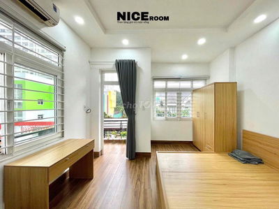 Phòng ban công 30m2 ngay ĐH Hutech • Thuận tiện di chuyển