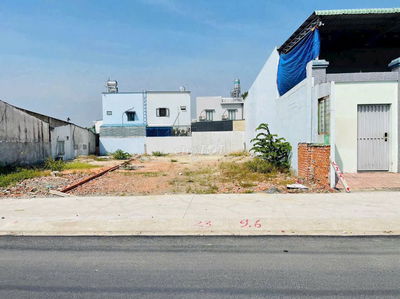 MẶT TIỀN SUỐI LỘI 8x27 giá 650tr BAO SỔ CÔNG CHỨNG