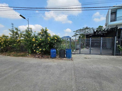 Đất 215m  gần làng đại học quốc gia Tphcm và BigC Go Dĩ An