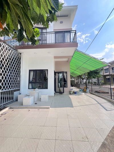 Cho thuê căn góc 2 tầng, 2PN, full nội thất tại Oasis, Mỹ Phước