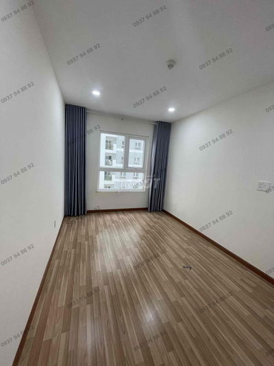 Chính chủ cho thuê có máy lạnh và rèm Diamond Riverside 8.5tr/tháng.