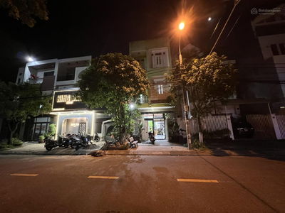 Nhà phố mặt tiền Dương Đình Nghệ, Đà Nẵng, cho thuê ngay tại khu Hàn, Nhật sầm uất.