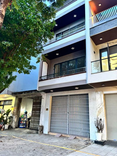 Nhà 3.5 tầng - 2MT đất 125m2 Nguyễn Tất Thành, Hải Châu, TP Đà Nẵng