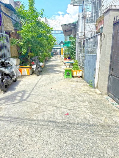 NHÀ HẺM CÁCH HUỲNH TẤN PHÁT 50m QUẬN 7