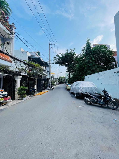 Cực phẩm ngay chợ Hiệp Bình 4 tầng,Dt 41m2 nở hậu,chỉ 5.8tỷ.không QHLG
