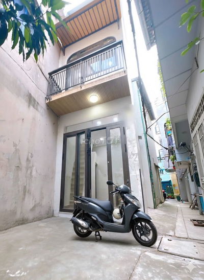 Mua bán nhà quận 4, nhà nhỏ giá nho nho, 3 tầng dân cư, hẻm xe hơi !