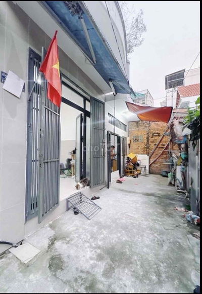NHÀ 2 TẦNG TẠI TÔN THẤT THUYẾT F15 Q4 - KHU DC HIỆN HỮU KHÔNG QH